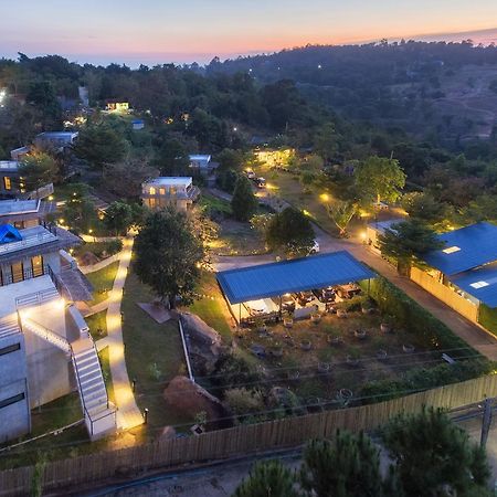 Twelve Oclock Resort Si Khio Exterior photo